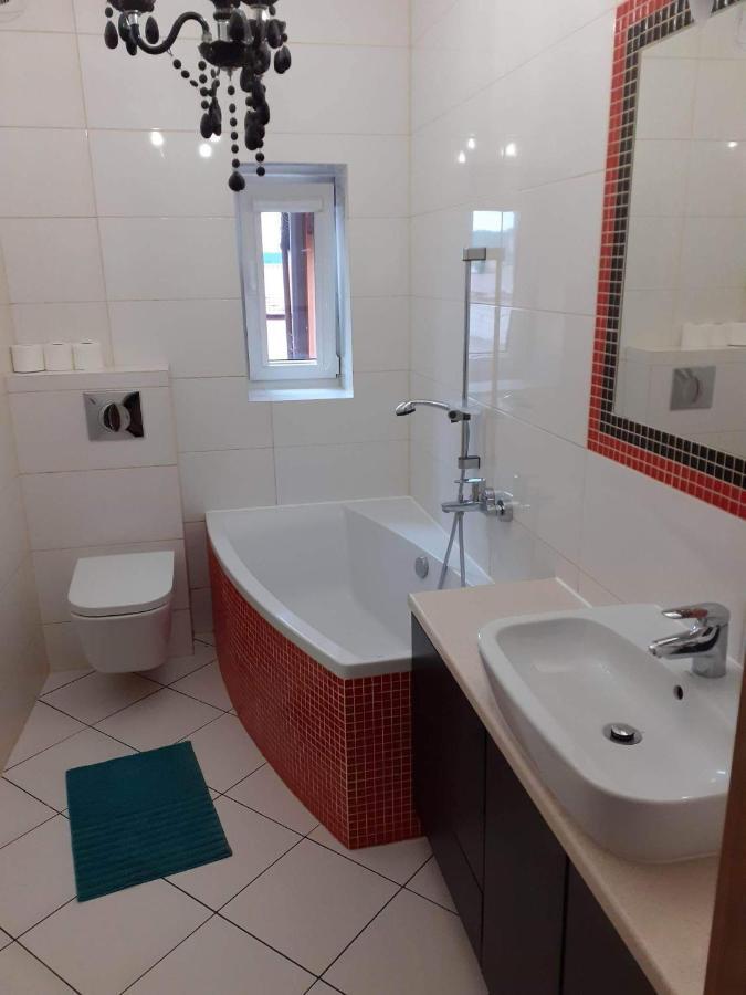 Apartament na Rynku Checiny  Bagian luar foto